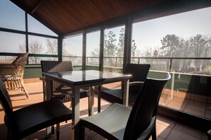 Apartemen, pemandangan gunung | Tempat makan outdoor