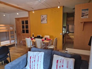 TV - Apt in St Jean de Sixt Heart with Balcony (Saint-Jean-de-Sixt)