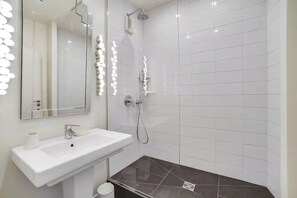 Shower, hair dryer, towels - 100m² apt with terrace in St-Cloud (Saint-Cloud)