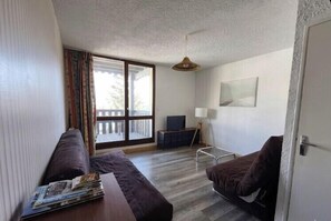 TV - Studio with balcony near the chairlift (Uvernet-Fours)