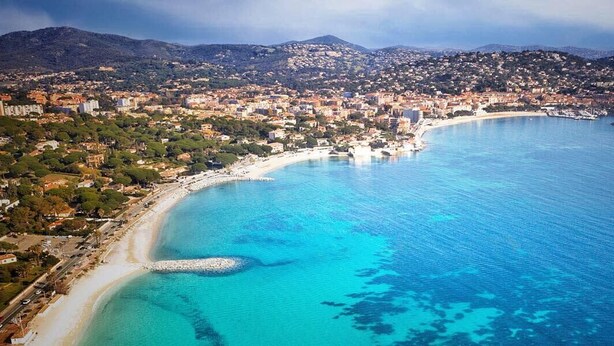 An aerial view of a coastal city with a beach, buildings, and a clear blue sea. - Villa with heated pool in Sainte-Maxime (Sainte-Maxime)