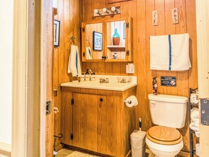 House, Garden View | Bathroom - A Charming Nature Retreat (Greensboro)