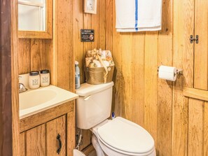House, Garden View | Bathroom - A Charming Nature Retreat (Greensboro)