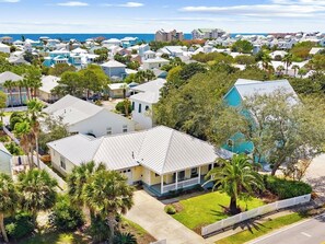 Exterior - New! Walk to Beach - Free Golf Cart - Pool - 3 Kings - Updated - Crystal Beach (Destin)