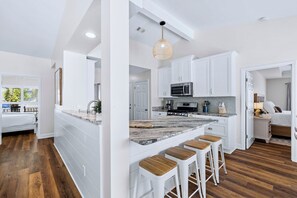 Fridge, microwave, oven, stovetop - New! Walk to Beach - Free Golf Cart - Pool - 3 Kings - Updated - Crystal Beach (Destin)