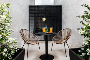 Outdoor dining - Waou Urban Home Salamanca VII (Madrid)