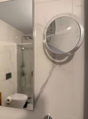 Shower, towels - Refuge with Private Pool and River View in Vila Nova de Gaia (Vila Nova de Gaia)