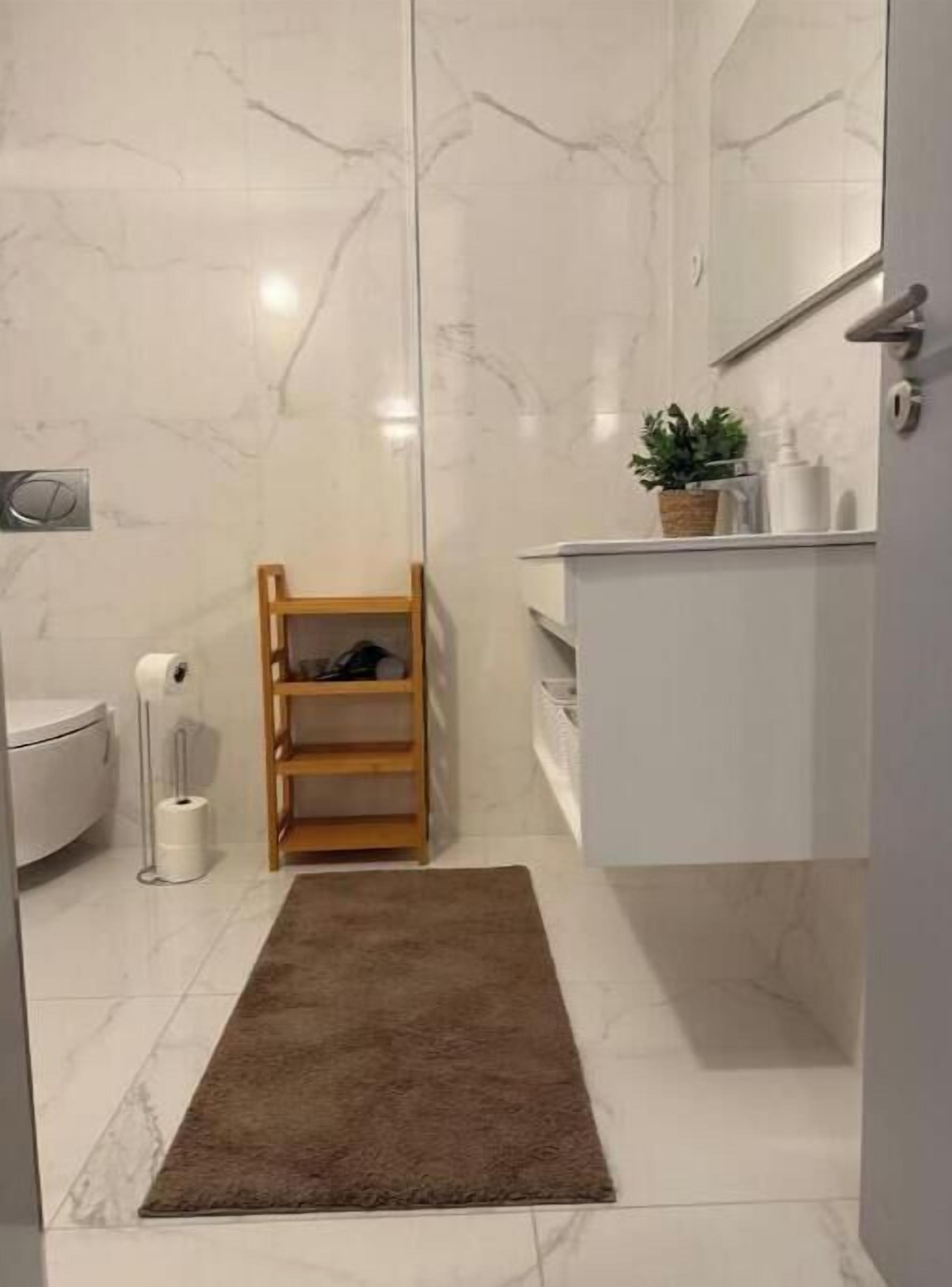 Shower, towels