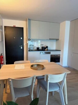 Dining - Refuge with Private Pool and River View in Vila Nova de Gaia (Vila Nova de Gaia)