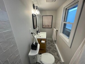 Bathroom - The Belmar Surf Shacks - The Reef (Lake Como)