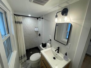 Bathroom - The Belmar Surf Shacks - The Reef (Lake Como)