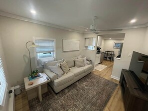 Living area - The Belmar Surf Shacks - The Jetty (Lake Como)