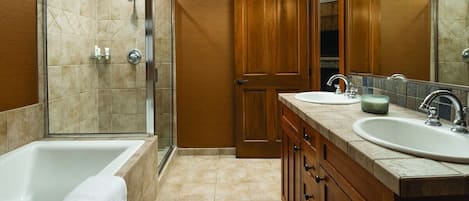 Shower, jetted bath, hair dryer, towels