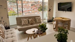 Living area - Sophisticated & Spacious | Prime Location (Manizales)