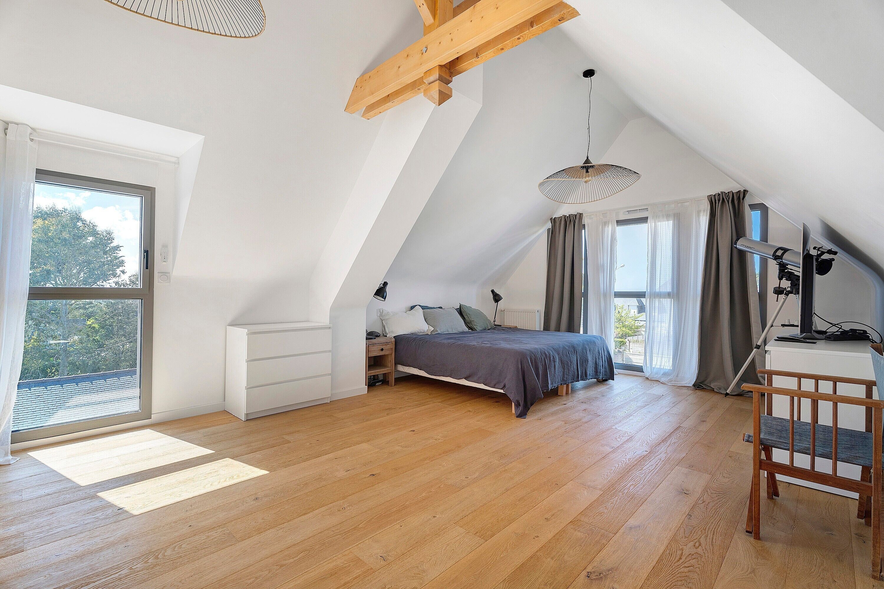 5 slaapkamers, een strijkplank/strijkijzer, wifi, beddengoed