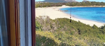 Sea view, house 20 meters from the sea ideal for relaxation