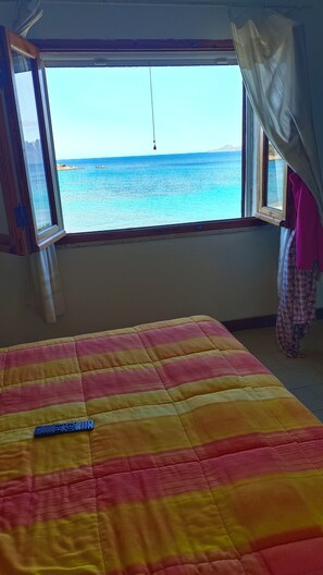 Iron/ironing board, WiFi, bed sheets - Sea view, house 20 meters from the sea ideal for relaxation (Bados)