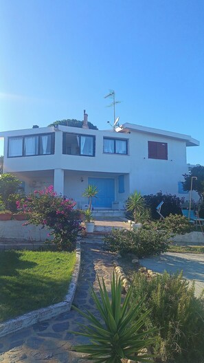 Exterior - Sea view, house 20 meters from the sea ideal for relaxation (Bados)