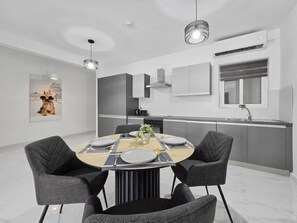 Dining - Saphire Suites 6 (San Pawl il-Baħar)