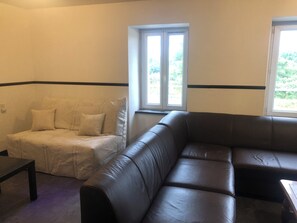 Living area - Gite Eltiwen esprit bar (la croix hellean)