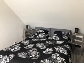 熨斗/熨衫板、Wi-Fi、床單