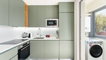 Refrigerador, microondas, horno y lavavajillas