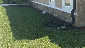 A residential building with a beige exterior, white window frames, and a visible gutter system. - Cozy 2-bedroom villa in marvelous Fort Myers with AC (Fort Myers)
