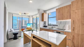 Royal-Apartment, 2 Schlafzimmer, eigener Pool, Stadtblick | Badezimmer