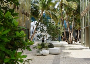 Shopping mall - The Crosby (Miami)