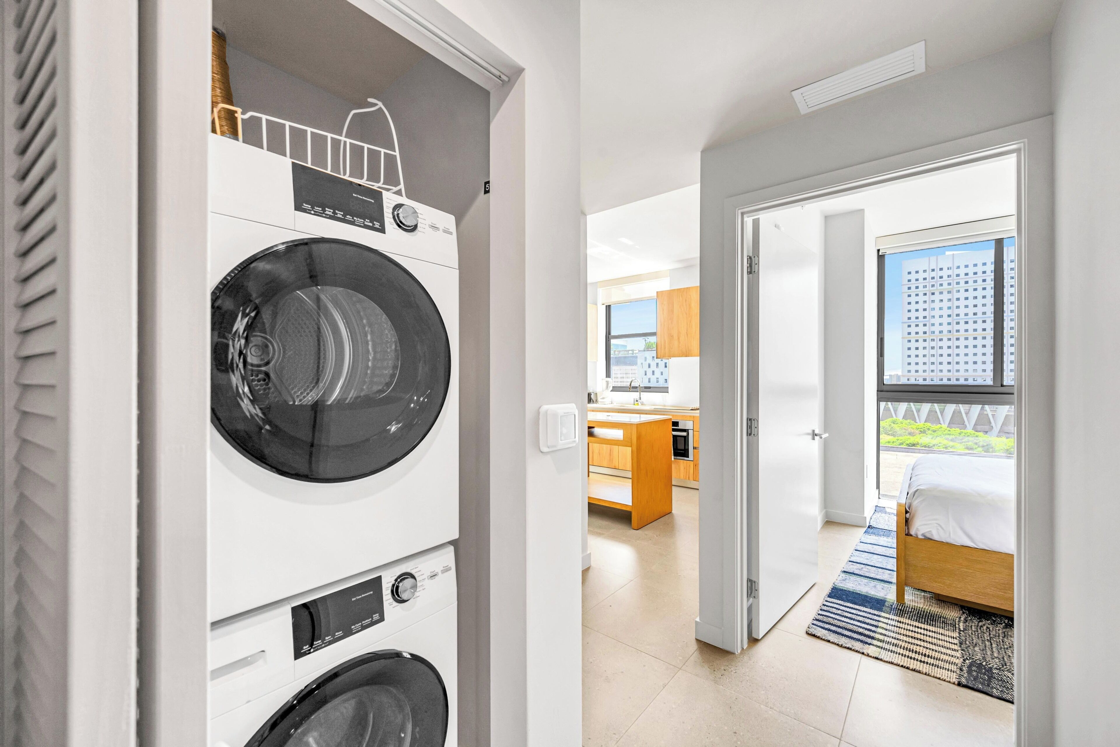 Royal Apartment, 2 Bedrooms, Private Pool, City View | Living area