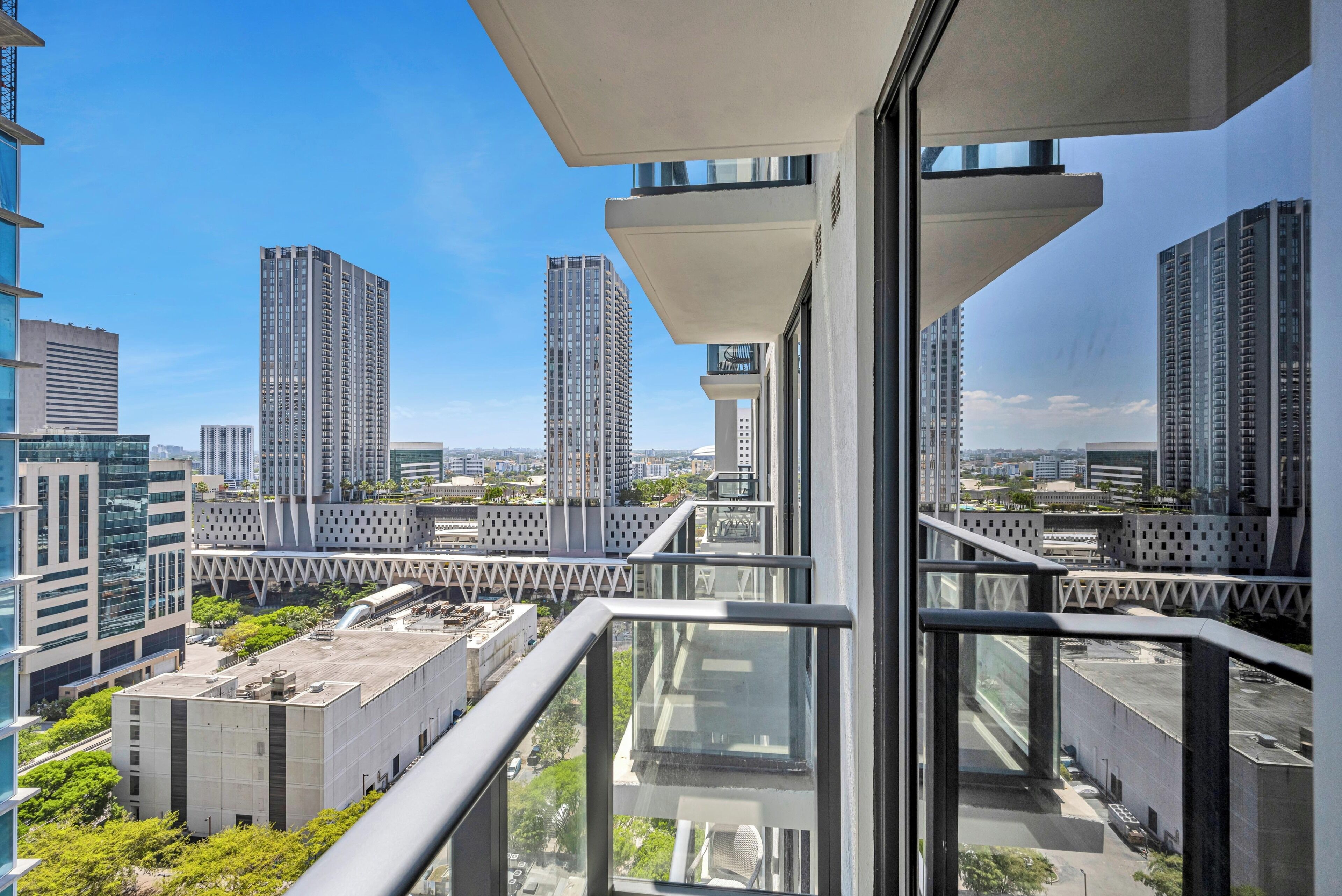 Apartamento ejecutivo, 1 habitación, piscina privada, vistas a la ciudad | Balcón