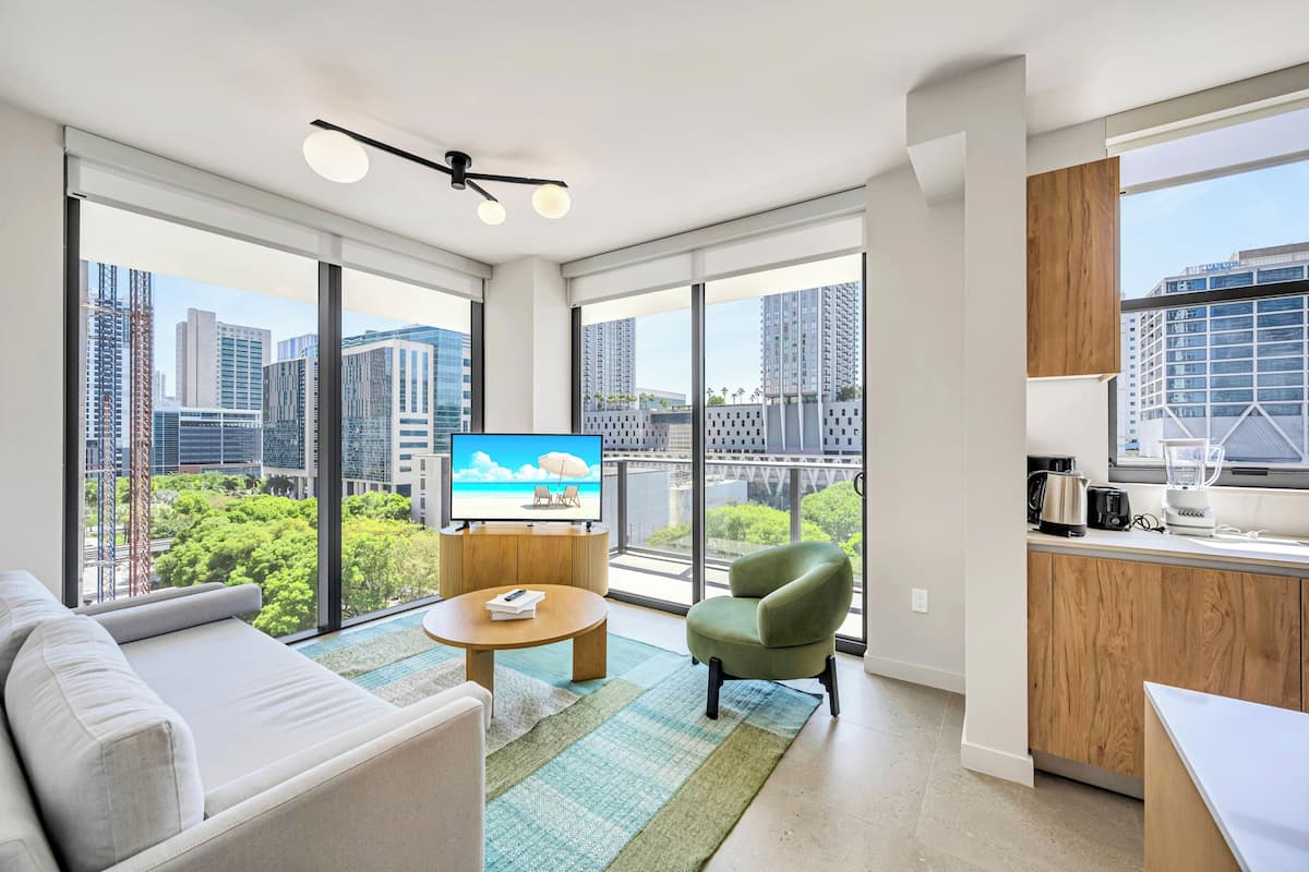 Royal Apartment, 2 Bedrooms, Private Pool, City View | Living area | 50-inch Smart TV with digital channels, Netflix, Hulu