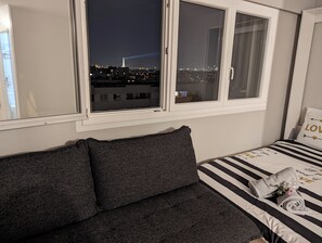 Room - Vrbo Property (Paris)
