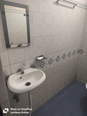 Bathroom - Saalak Lite Social Palace  (Ukhimath)