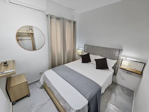 1 habitación, tabla de planchar con plancha, wifi y ropa de cama 