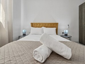 2 bedrooms, iron/ironing board, WiFi, bed sheets - Centrally located, well finished two bedroom, 1 bathroom apartment (San Pawl il-Baħar)