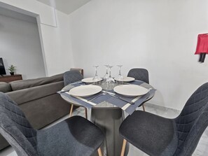 Dining - Centrally located, well finished two bedroom, 1 bathroom apartment (San Pawl il-Baħar)