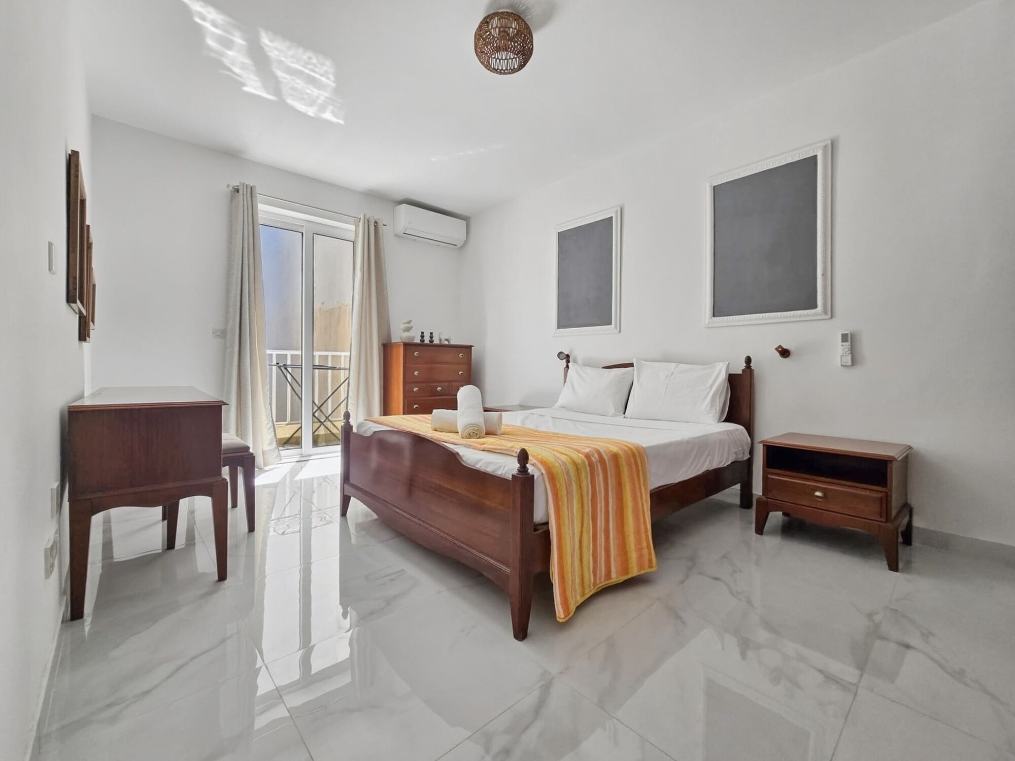 2 chambres, fer et planche à repasser, Wi-Fi, draps fournis