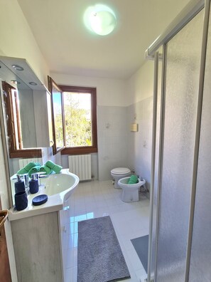 Shower, towels - Villa La Pief - Gardasee Blick (Tremosine)