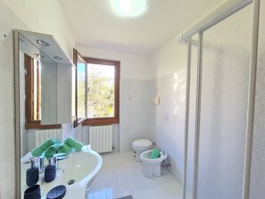 Shower, towels - Villa La Pief - Gardasee Blick (Tremosine)