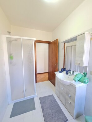 Shower, towels - Villa La Pief - Gardasee Blick (Tremosine)
