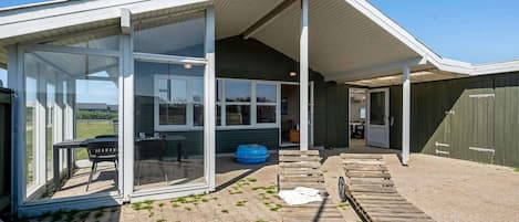 House | Outdoor dining