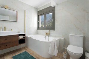 Shower, hair dryer, towels, toilet paper - Serenity Villa 1 with Jacuzzi, Castle & Sea View (Archea Korinthos)