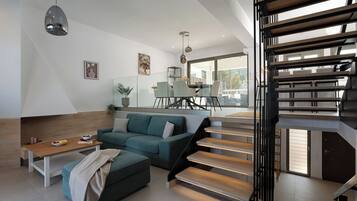 Smart TV, fireplace