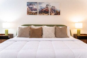 Iron/ironing board, travel cot, WiFi, bed sheets - Sleeps 16 | Heated Pool + Arcade + Backyard Resort (Mesa)