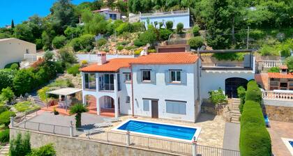 Villa Romantica – An Unbeatable Setting Where the Sea Takes Center Stage