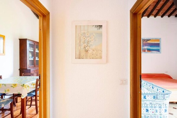Standard Apartment | Dining - Maison Antoinette (San Vincenzo)