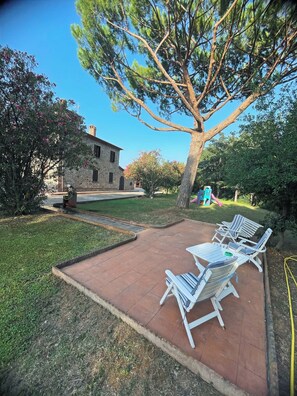 Outdoor dining - Maison Antoinette (San Vincenzo)