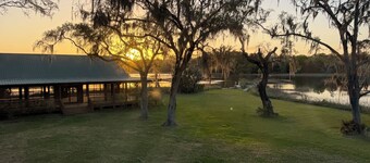 Cottage on the Toogoodoo Creek - Enjoy a peaceful retreat with dock & boat ramp