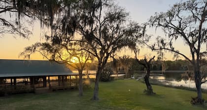 Cottage on the Toogoodoo Creek - Enjoy a peaceful retreat with dock & boat ramp